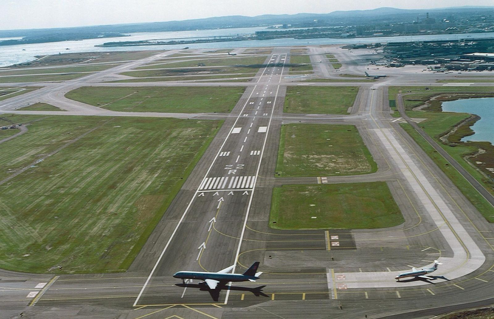Runway Taxiway dan Apron Bandara